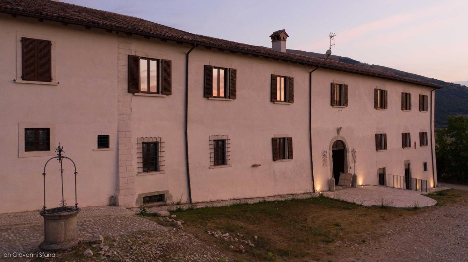 Palazzo Palitti Panzió Roio Kültér fotó