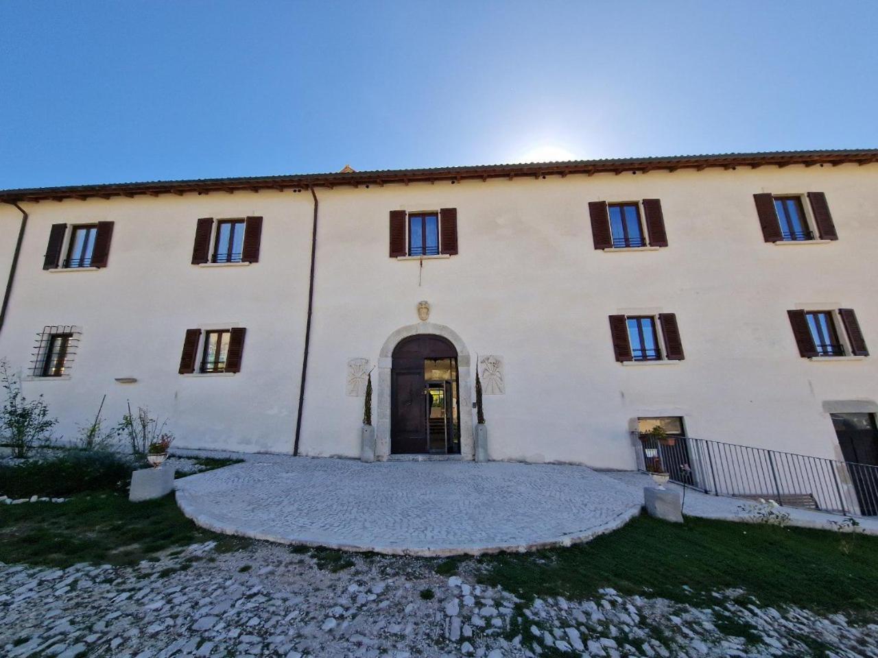 Palazzo Palitti Panzió Roio Kültér fotó