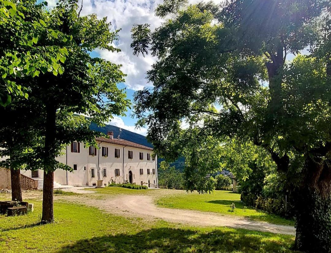Palazzo Palitti Panzió Roio Kültér fotó