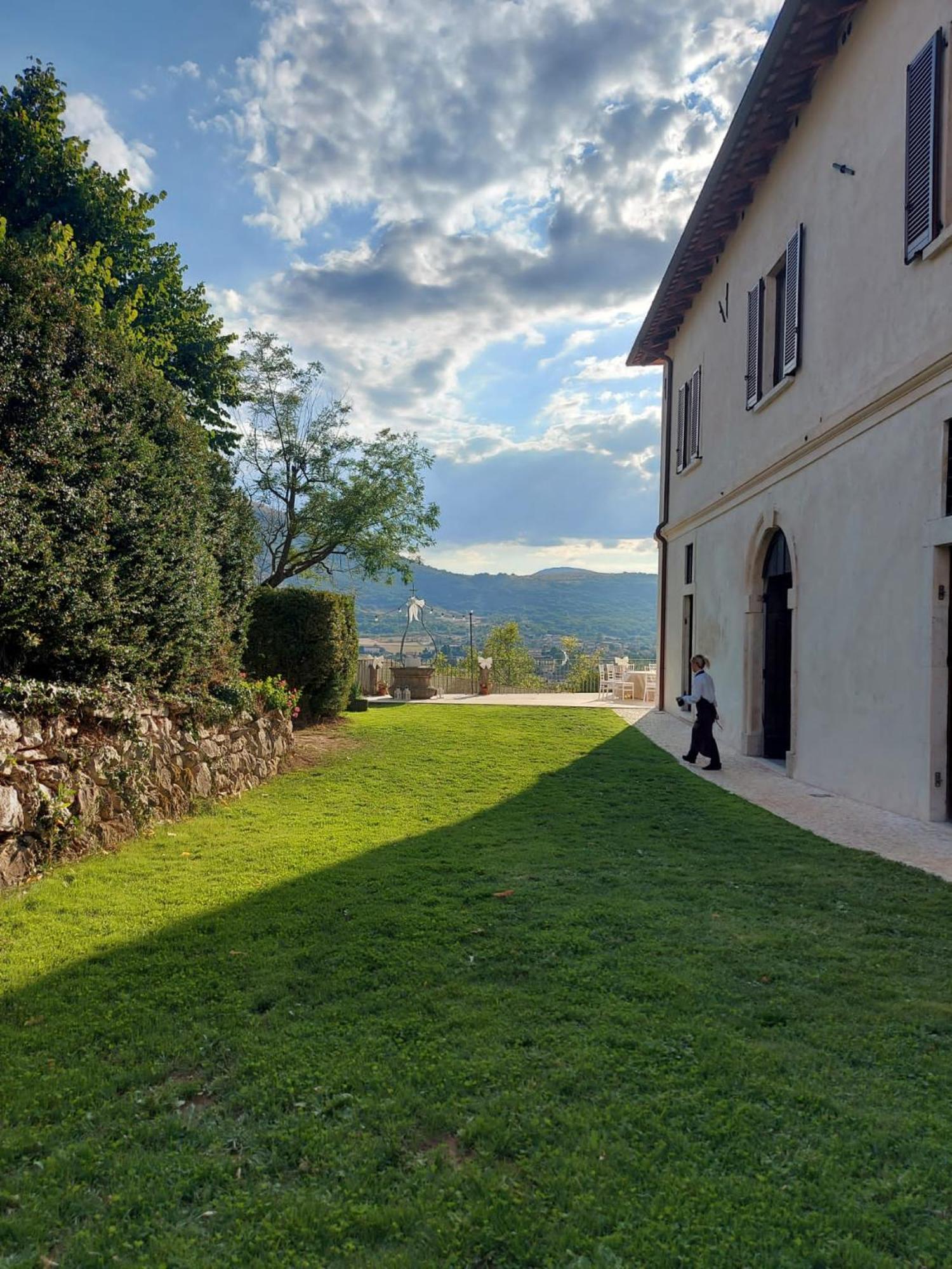 Palazzo Palitti Panzió Roio Kültér fotó