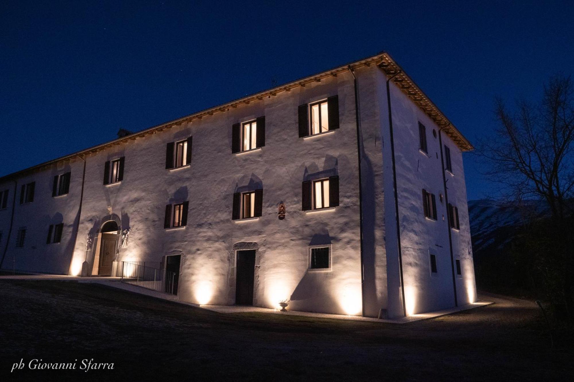 Palazzo Palitti Panzió Roio Kültér fotó