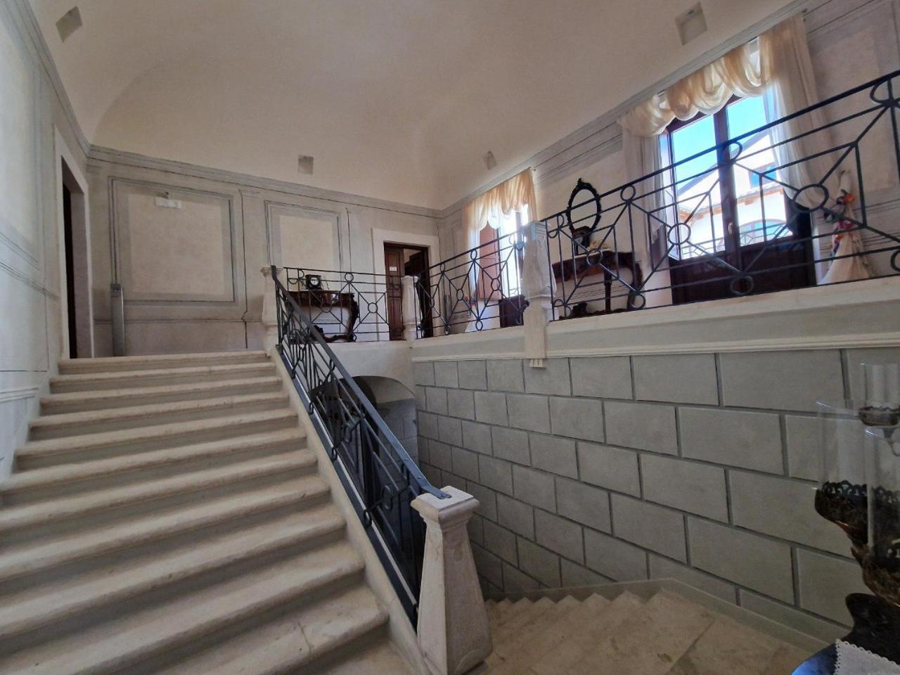 Palazzo Palitti Panzió Roio Kültér fotó