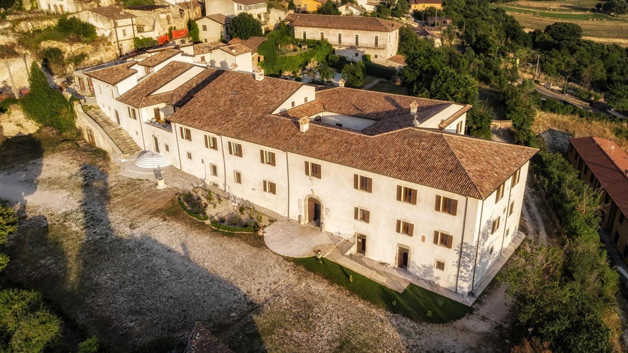 Palazzo Palitti Panzió Roio Kültér fotó